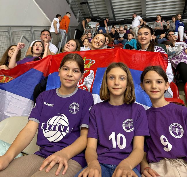 aaaI ovoga puta prisutne na rukometu mlade odbojkašice Tehničara